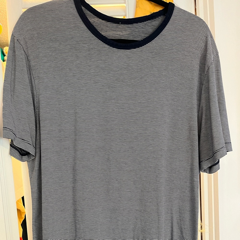 Lululemon t shirt